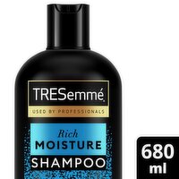 Tresemme Rich Moisture Shampoo (680 ml)