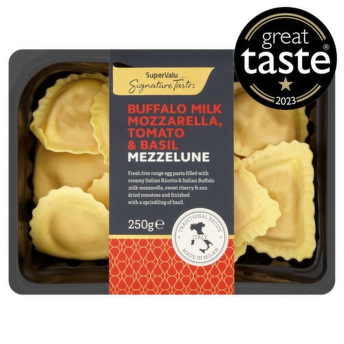 SuperValu Signature Tastes Buffalo Milk Mozzarella. Tomato & Basil Mezzelune (250 g)